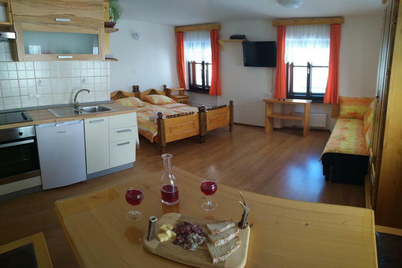 Apartments Cumar ツェルクノ エクステリア 写真